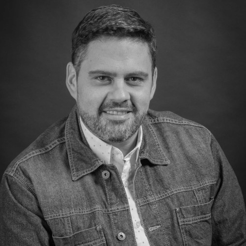 hombre co chaqueta de jean gabriel aponte productor make it happen